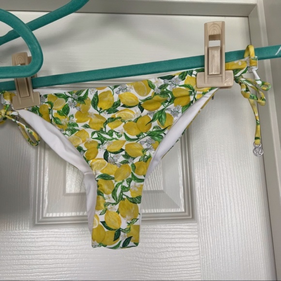 Lululemon  White Multi Deep Sea Swim Sun Soaker Bikini Lemon Print Size 6 - Picture 6 of 8